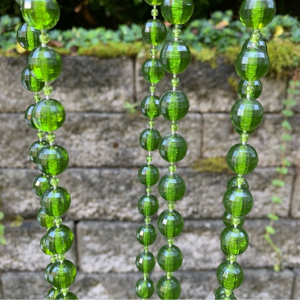 🤩4/$20 Vintage Acrylic Avocado Green Decorator Round Beads String Strand Garland